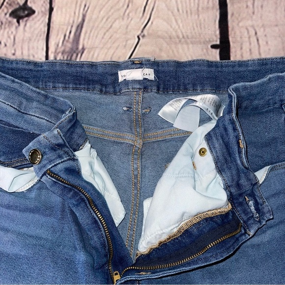 Good American distressed jeans size 24 - Picture 3 of 4